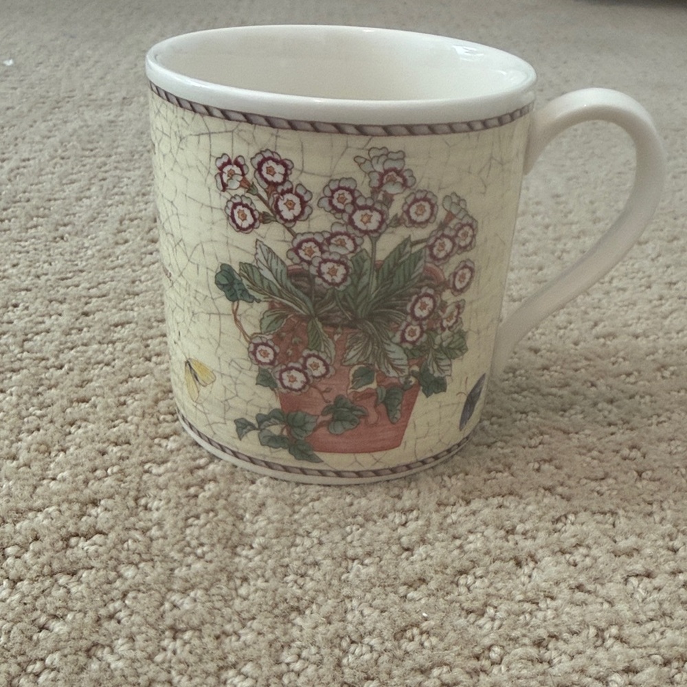 NWOT Wedgwood Sarah’s Garden Mug